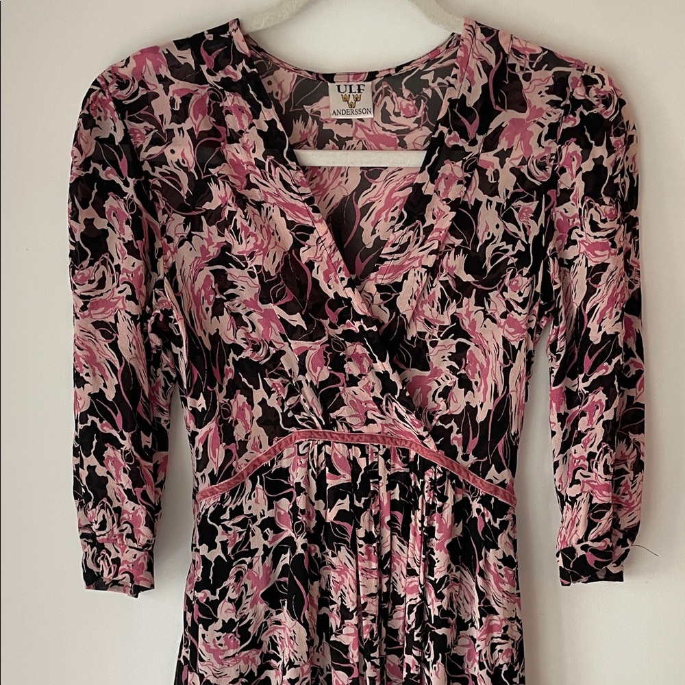 Chic Long Sleeve Floral Dress in Pink and Black